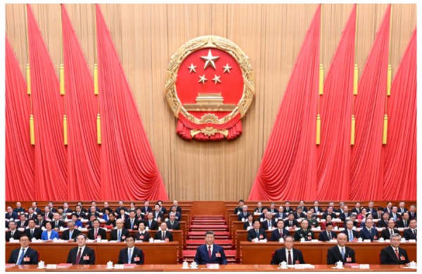 十四届全国人大四次会议在京闭幕 习近平等在主席台就座